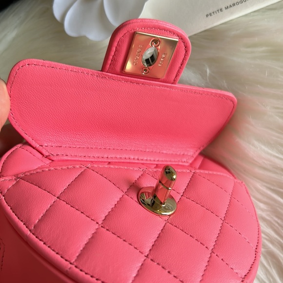 NEW Chanel Pink Heart Bag 22S - Picture 7 of 17